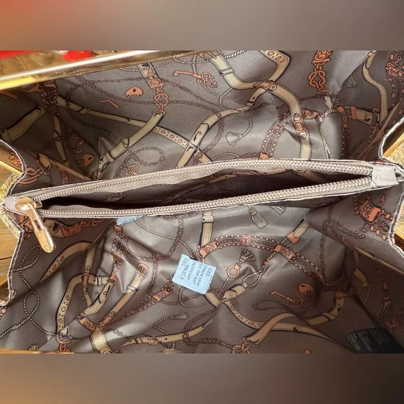 LA Terre Elegant Handbag - Picture 6 of 8